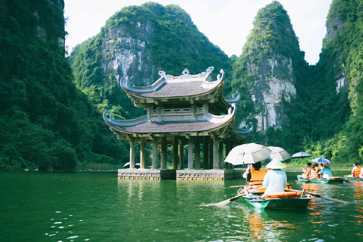Ninh Binh drop-off zones including Tam Coc, Trang An, and Bai Dinh Pagoda