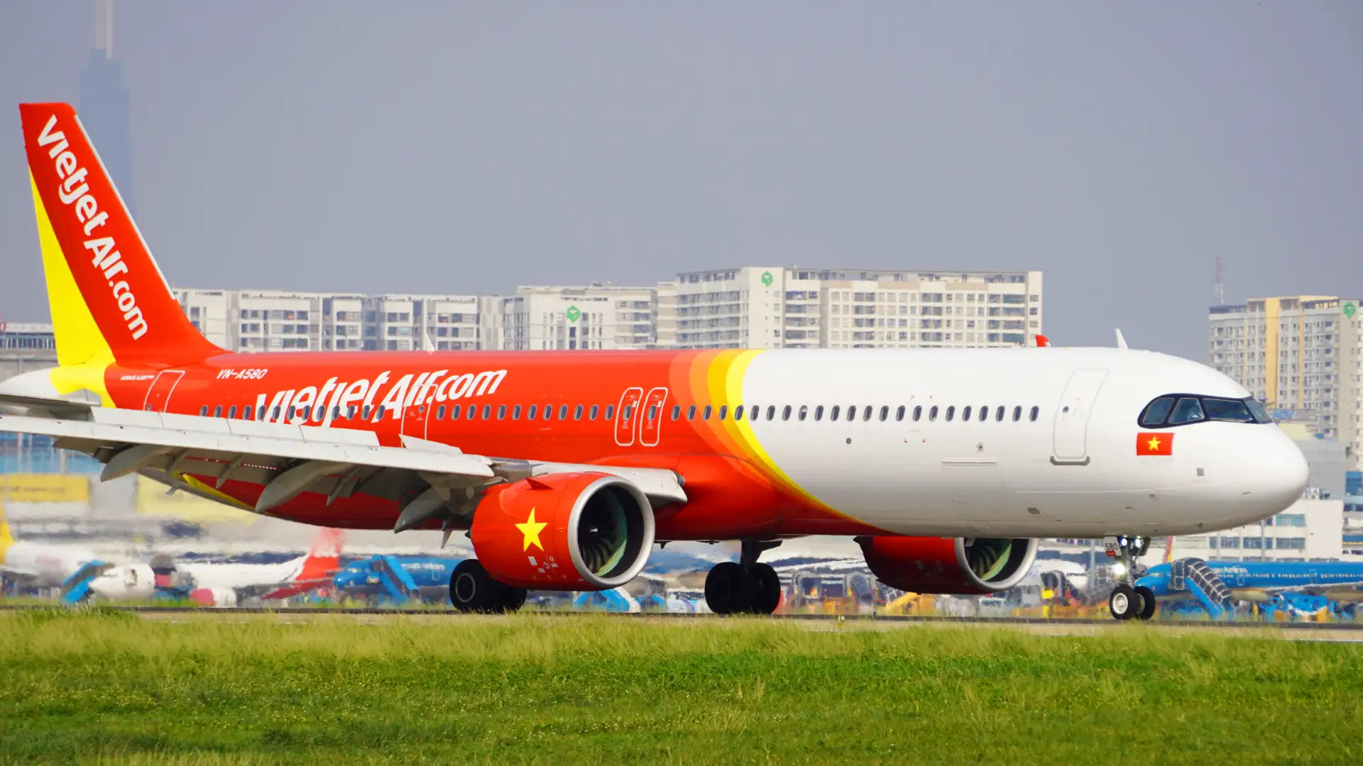 Noi Bai Airport to Hanoi and Ninh Binh limousine shuttle service