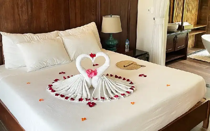 Bai Dinh Riverside Resort is an option for travelers who want to explore the Bai Dinh area while staying in a quieter countryside environment.