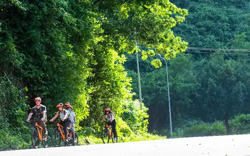 cycling-in-ninh-binh-countryside Cycling through the countryside in Ninh Binh Vietnam