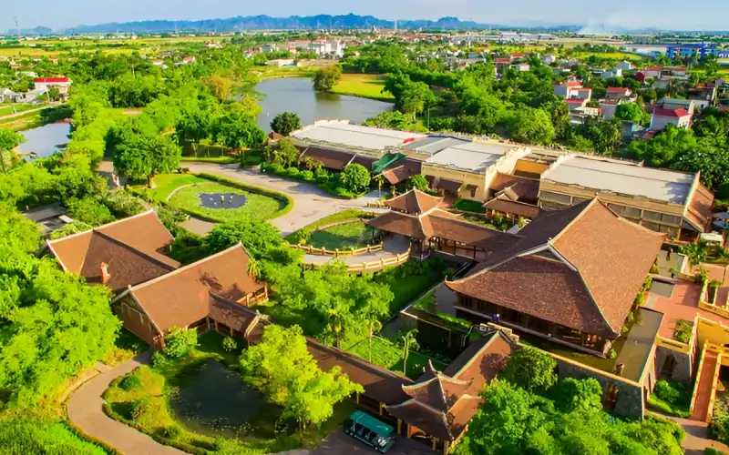 Luxury hotel and resort in Ninh Binh with mountain views