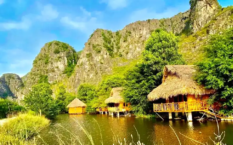 Ninh Binh countryside resort with mountain views and peaceful surroundings