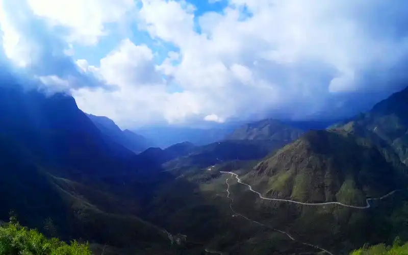Tram Ton Pass mountain road near Sapa