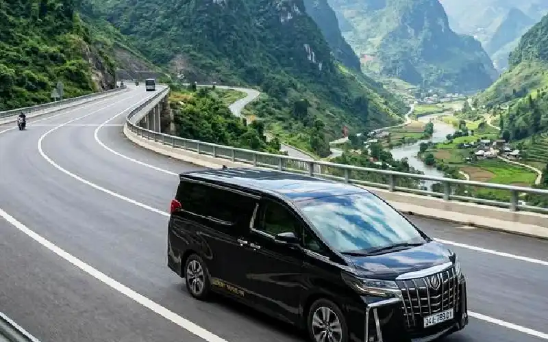 Limousine and private car transportation options in Northern Vietnam