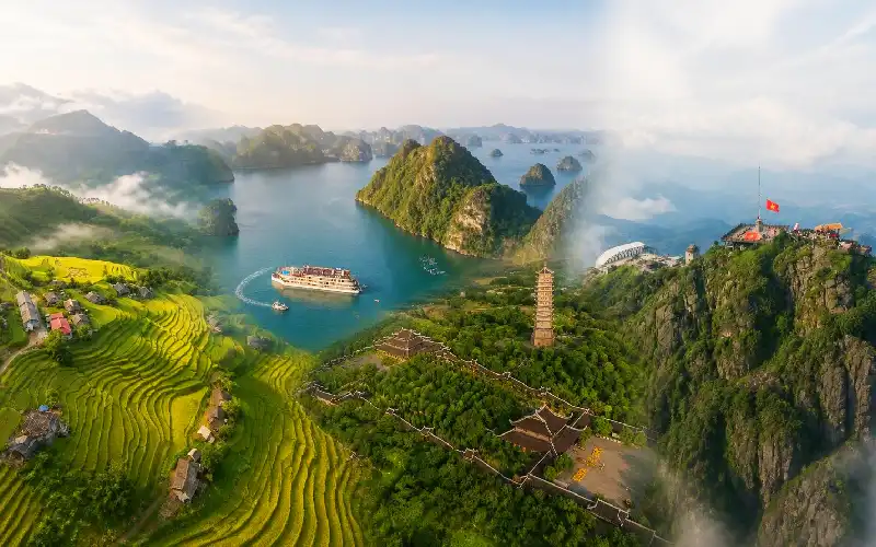 How to travel around Northern Vietnam by limousine, bus and private car