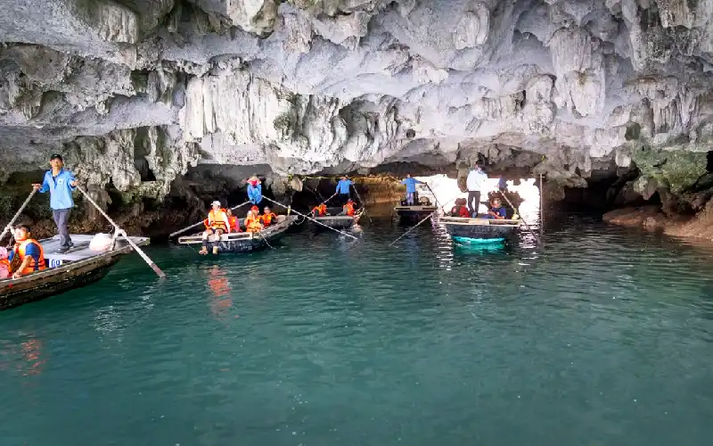Trang An boat tour through limestone mountains in Ninh Binh